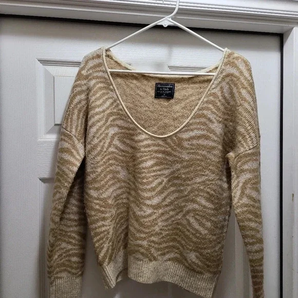 Abercrombie & Fitch Women's Medium Scoop Neck Striped Animal Print Fuzzy Sweater - Picture 2 of 5